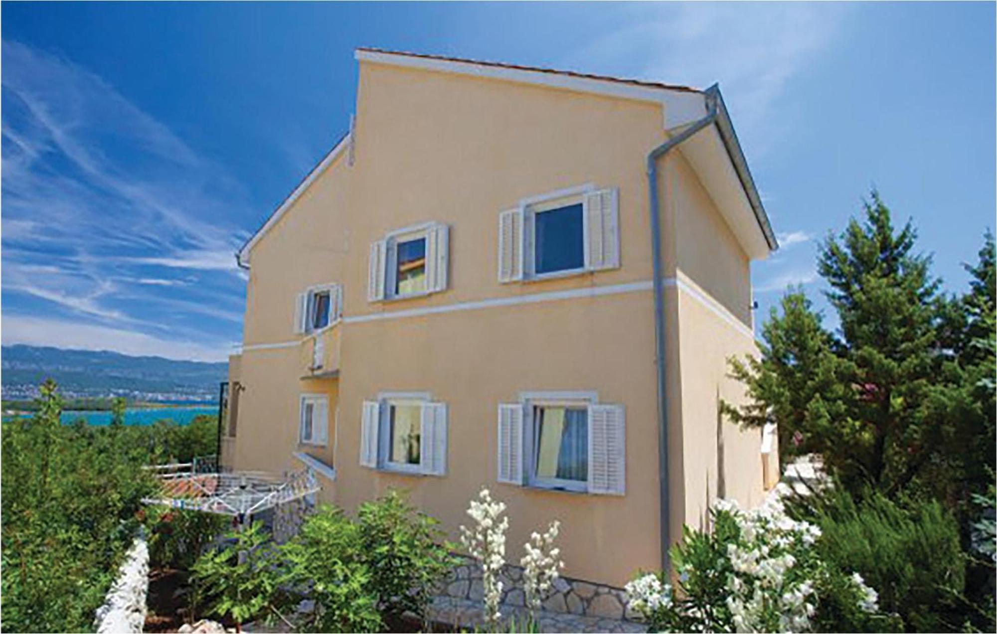 Amazing Apartment In Malinska With Kitchen Exterior foto